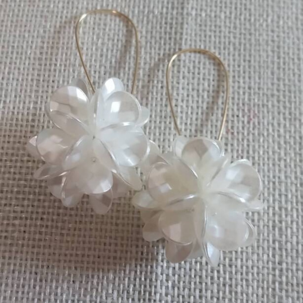 Elegant White Floral Earrings